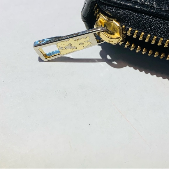 Fossil Black Leather Zip Wallet Gold Toned Hardware 4x8 Inches - Picture 5 of 5